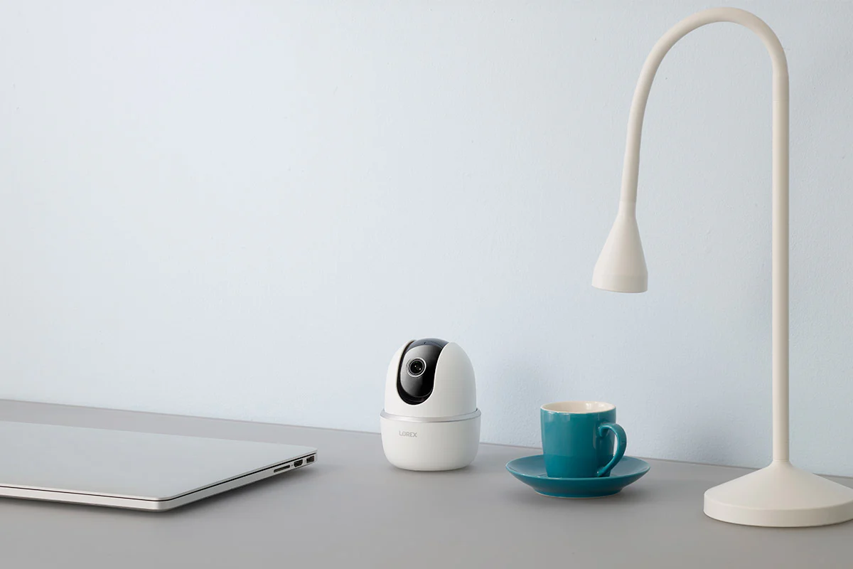 Lorex 2K Pan-Tilt Indoor Wi-Fi Security Camera - Image 6