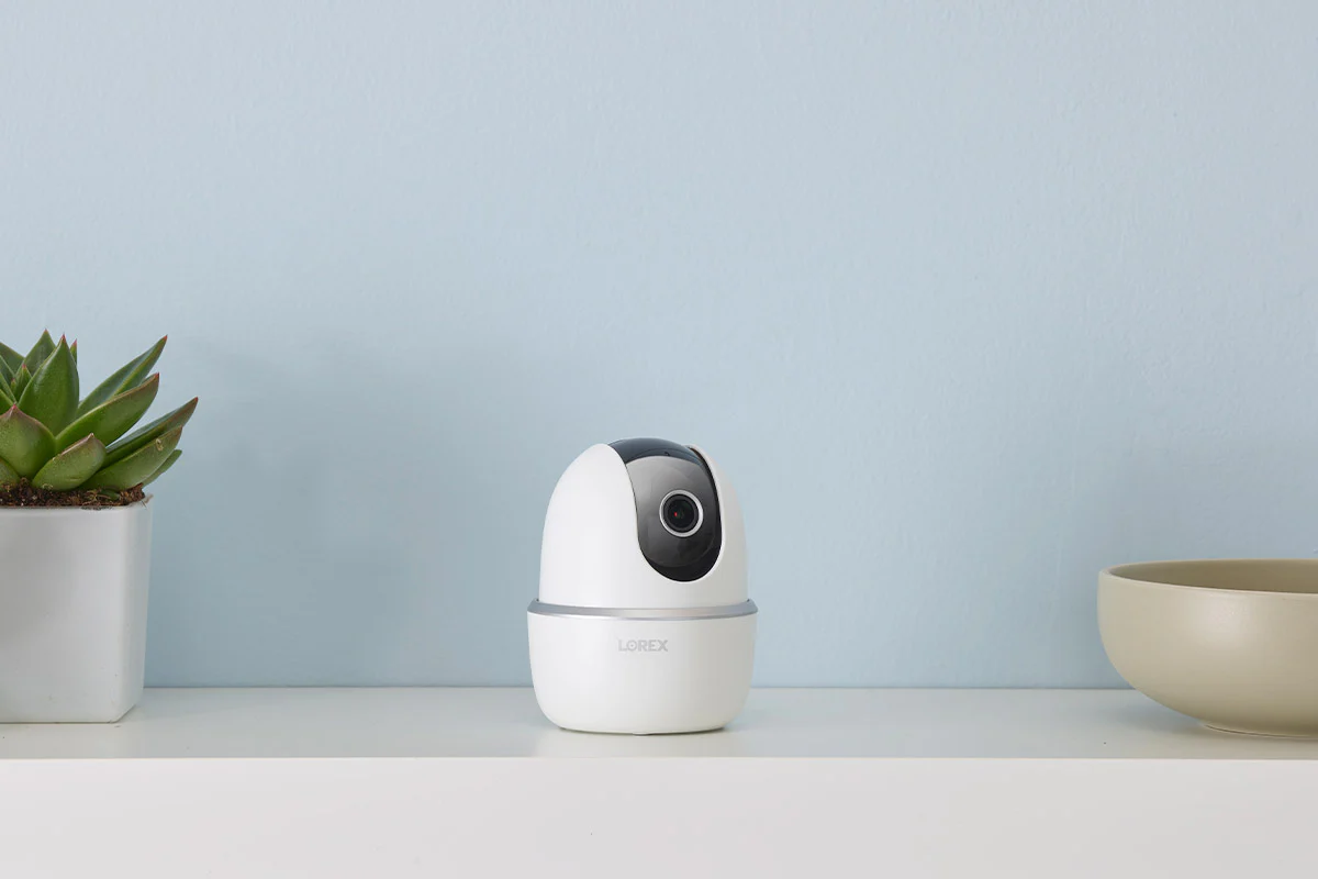 Lorex 2K Pan-Tilt Indoor Wi-Fi Security Camera - Image 7