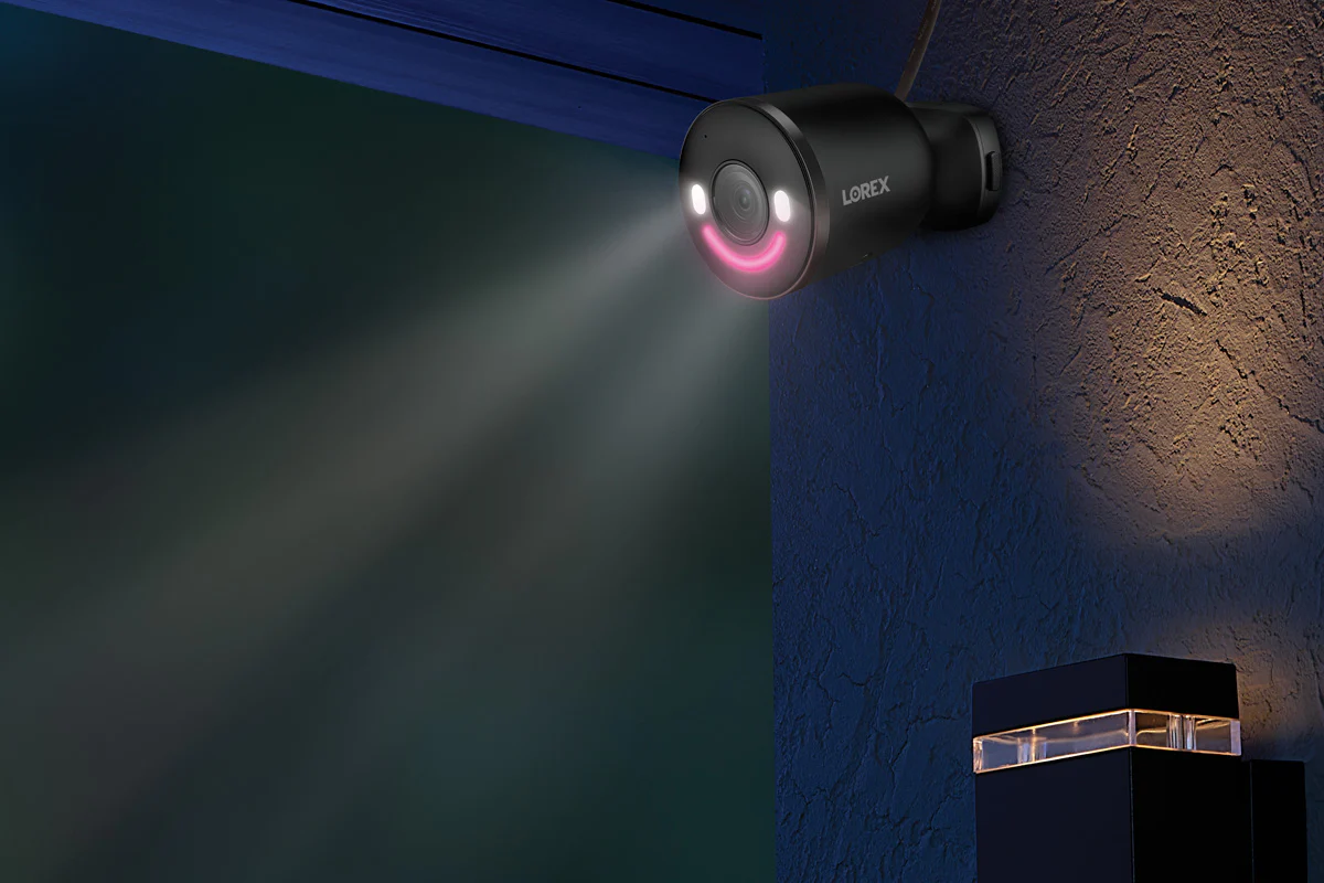 Lorex 4K Spotlight Indoor/Outdoor Wi-Fi 6 Security Camera with Smart Security Lighting (32GB) - Image 5