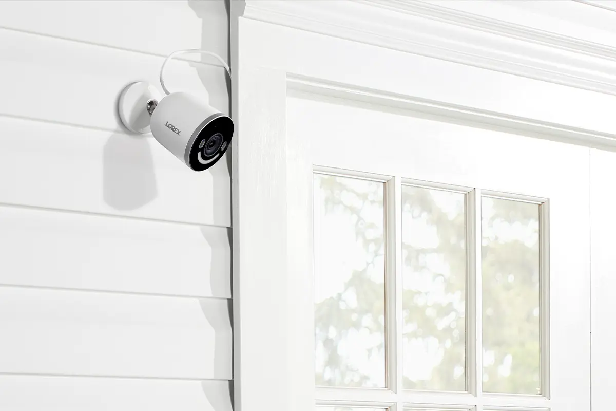 Lorex 4K Spotlight Indoor/Outdoor Wi-Fi 6 Security Camera with Smart Security Lighting (32GB) - Image 6